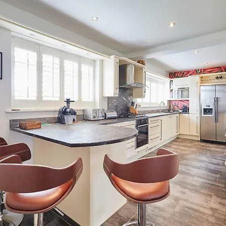 Host & - Nyumbani Nyaraló